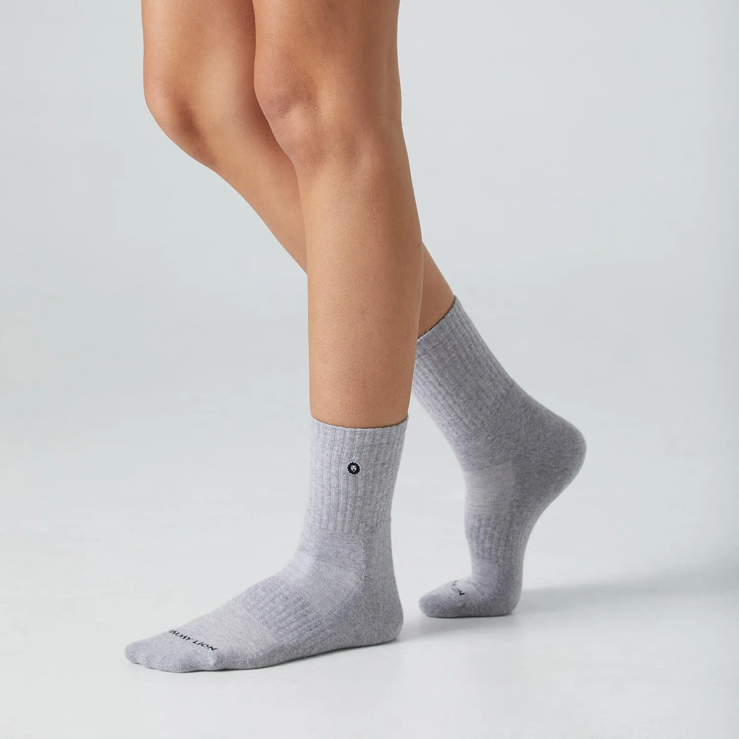 Athletic Essentials Lion Quarter - Grey