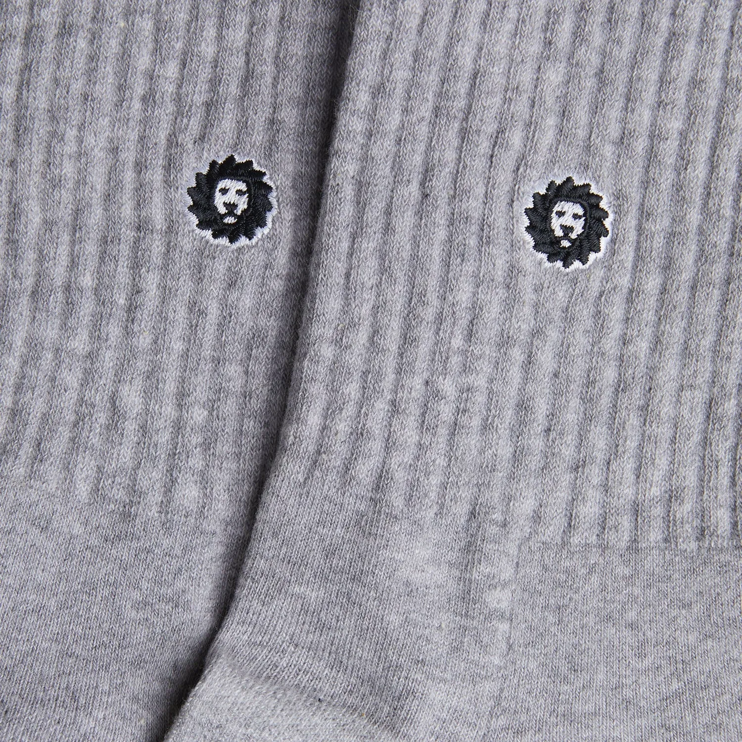 Athletic Essentials Lion Quarter - Grey