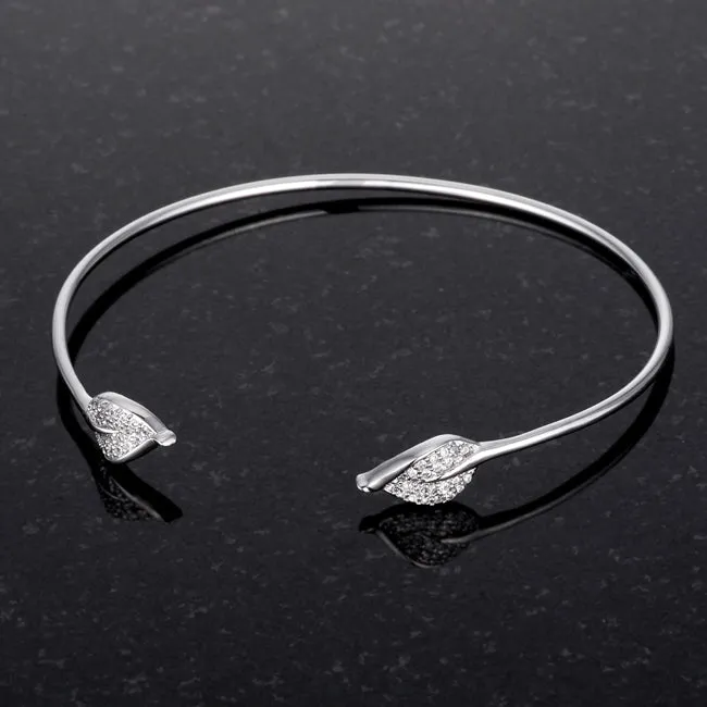 LOVCIA Elegant Rhodium-Plated Bracelet with Sparkling Cubic Zirconia Accents